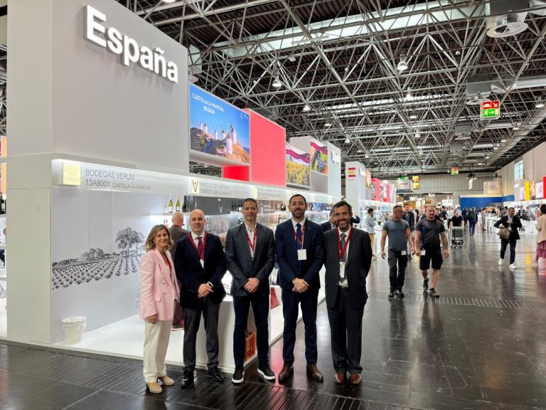 El Gobierno de Castilla-La Mancha apoya la presencia de 29 bodegas y cinco Denominaciones de Origen de la región en la feria vinícola Prowein