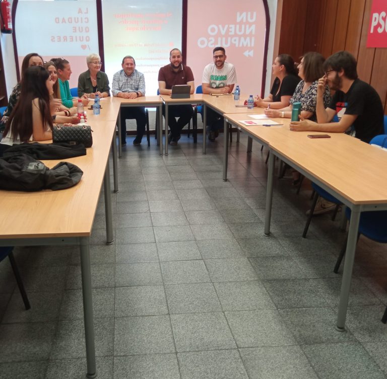 La Ejecutiva del PSOE de Puertollano aplaude la «buena gestión» de gobierno de Adolfo Muñiz al acabar con el plan de ajuste antes de tiempo