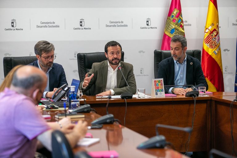 El Gobierno regional y el sector impulsan un plan de acción para fomentar el uso correcto de los residuos de aparatos eléctricos y electrónicos y el aprovechamiento de sus materiales