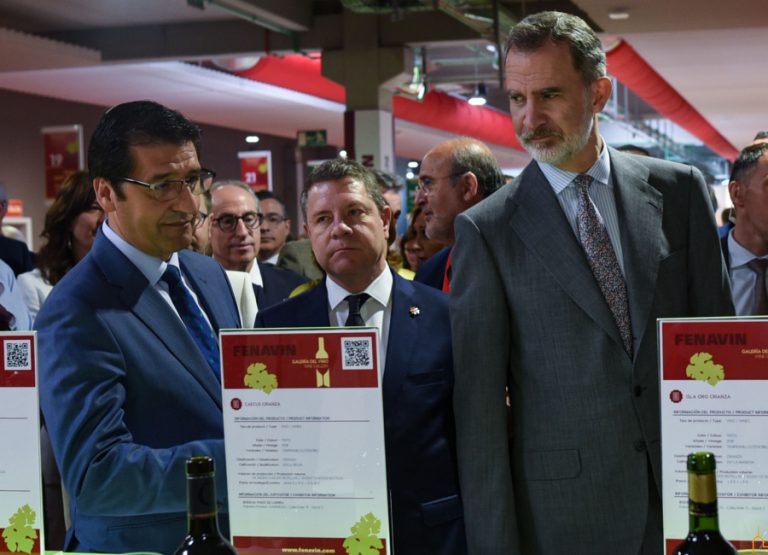 Emiliano García-Page acompaña al rey Felipe VI en la inauguración de la planta de hidrógeno verde de Iberdrola en Puertollano