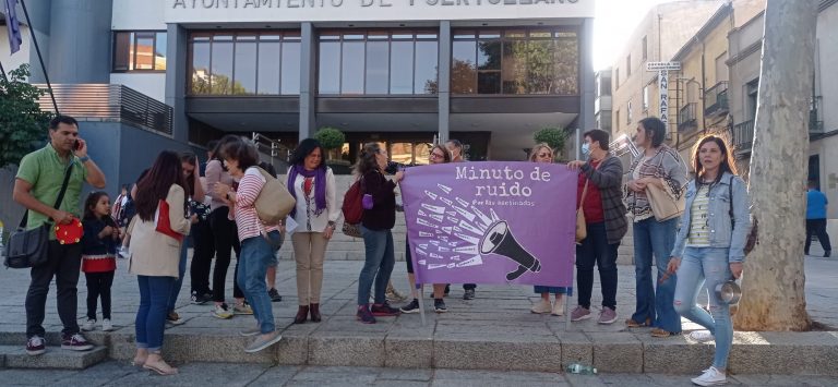 «Minuto de ruido» en Puertollano por las mujeres asesinadas