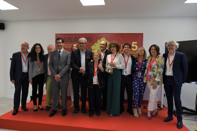 La Diputación homenajea en FENAVIN a Rafael Díaz Salazar, “un visionario”