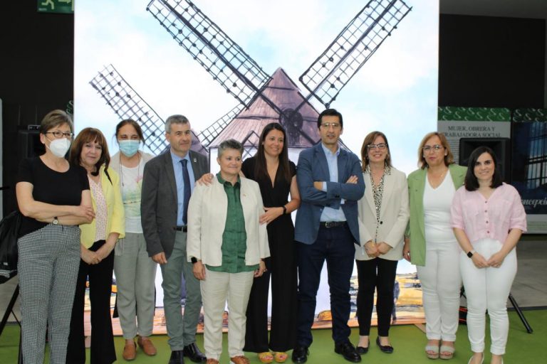 El Gobierno regional reconoce la labor de los trabajadores sociales como pieza clave para garantizar el bienestar ciudadano y puerta de acceso a los Servicios Sociales