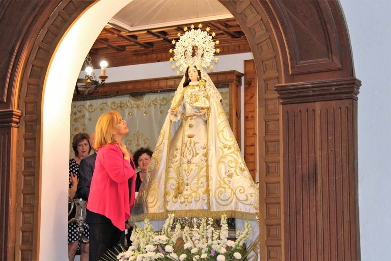 La delegada de la Junta de Comunidades felicita a la Hermandad de la Virgen del Monte por el “magnífico” espacio y patrimonio de su museo