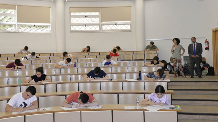 La EvAU arranca en la UCLM sin incidencias ni restricciones, pero con recomendaciones para prevenir contagios por COVID-19