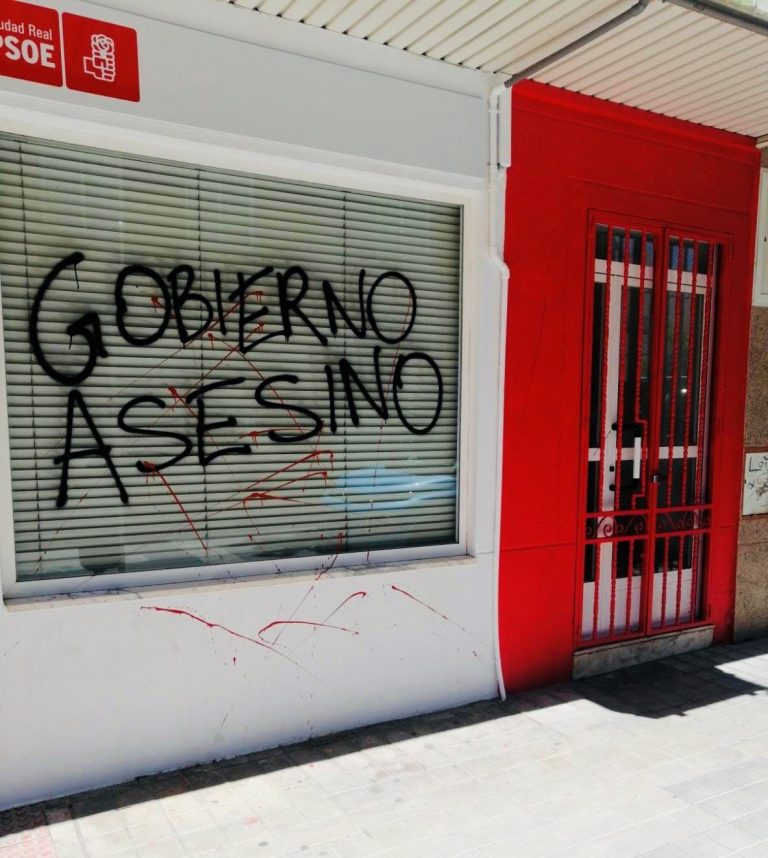 El PSOE denuncia el “ataque” con pintadas en contra del Gobierno en su sede local de Ciudad Real