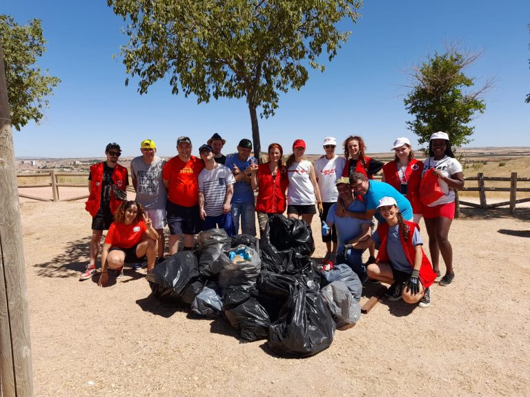 Cruz Roja vuelve a movilizarse contra el abandono de residuos en la naturaleza sumándose a ‘1m2 contra la basuraleza’