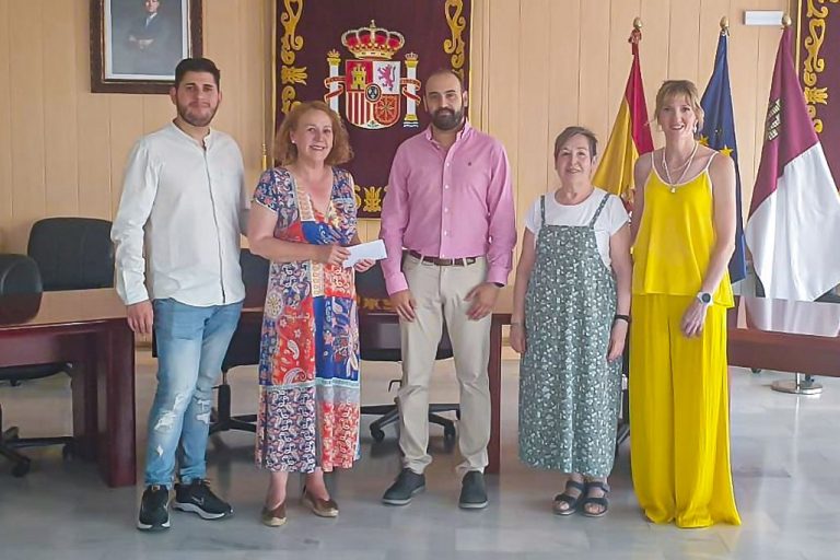 Argamasilla de Calatrava dona 485,55 euros a la casa de acogida que gestiona el colectivo Agires