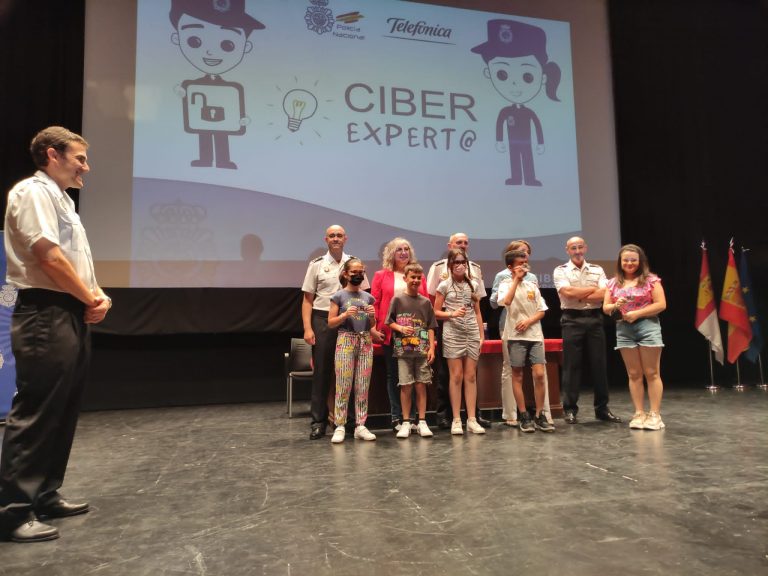 La Policía Nacional se acerca a los más jóvenes y les forma en ciberseguridad