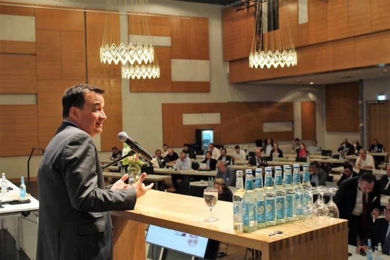 Castilla-La Mancha llama al sector vitivinícola europeo a concienciar a la sociedad de su contribución en la lucha contra el cambio climático