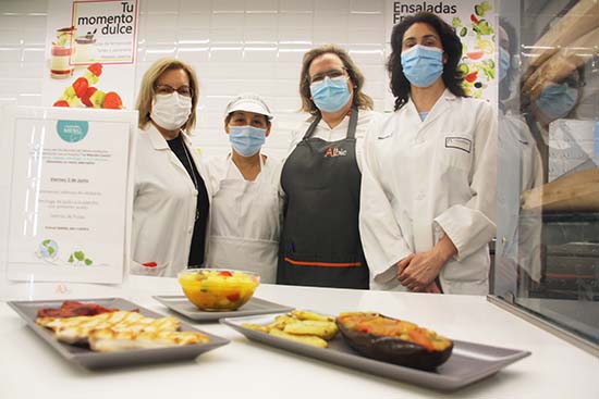 La Gerencia de Alcázar de San Juan ofrece menús ecológicos e ilumina de color verde la fachada del Hospital Mancha Centro para celebrar el Día Mundial del Medio Ambiente