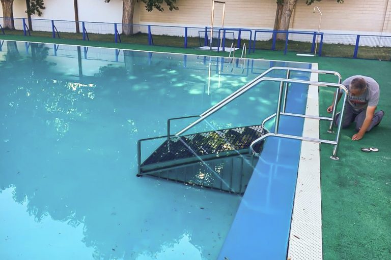 El Ayuntamiento de Almodóvar abre este viernes, con entrada gratuita, la temporada de baño en la Piscina Municipal