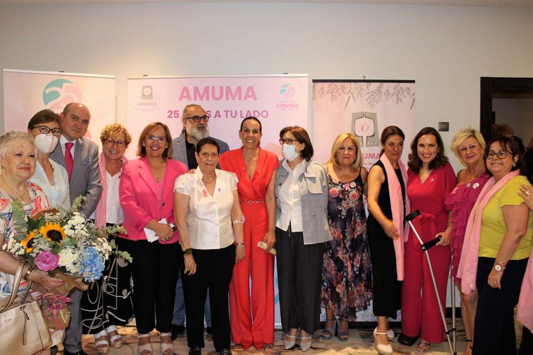 El Gobierno regional agradece a AMUMA su esfuerzo para mejorar la atención sociosanitaria a las mujeres con cáncer de mama y ginecológico