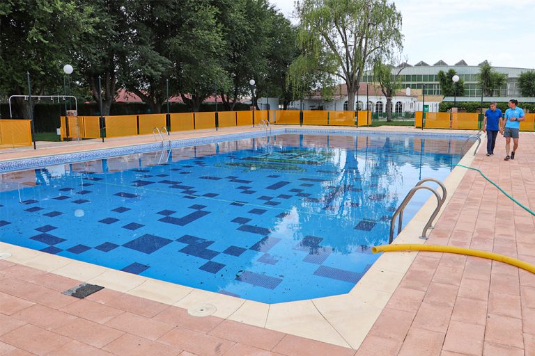 La Piscina Municipal de Argamasilla de Calatrava abrirá este viernes tras destacadas actuaciones en todo el recinto