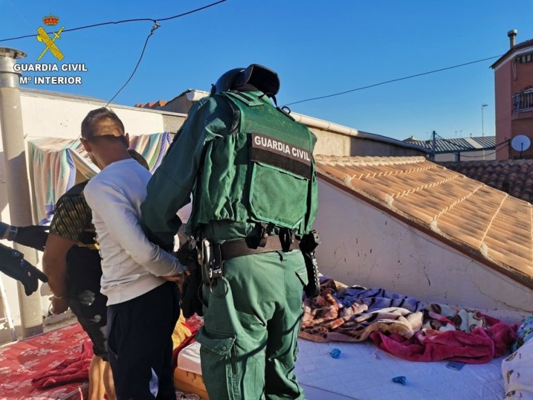 La Guardia Civil detiene a un grupo criminal especializado en el robo de empresas y naves a través del método del butrón