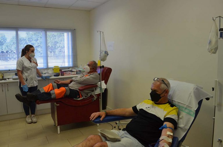 El complejo industrial de Repsol colabora con la Hermandad de Donantes de Sangre de Puertollano en una nueva jornada de donación solidaria