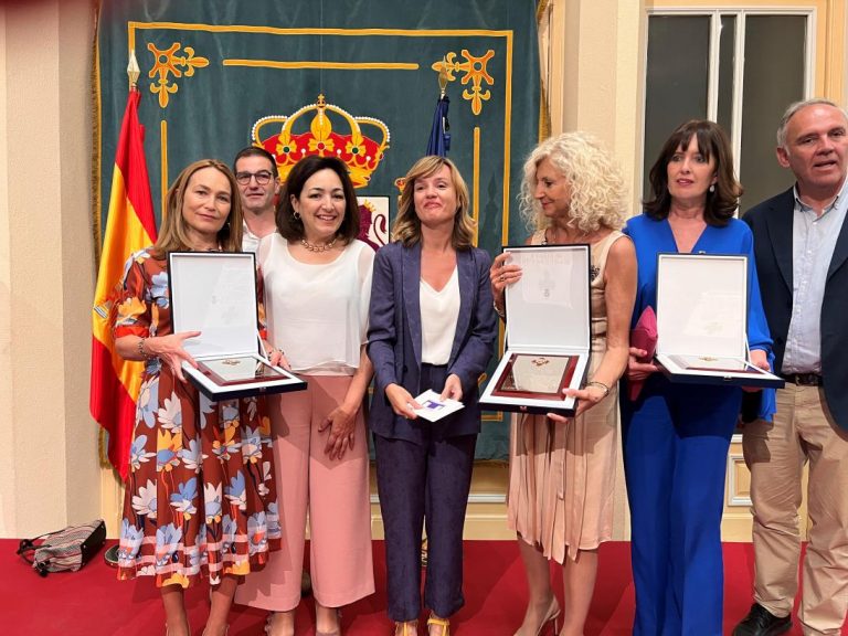 El instituto ‘Maestro Juan de Ávila’ de Ciudad Real recibe la Placa de Honor de la Orden Civil de ‘Alfonso X El Sabio’ por su labor en el ámbito educativo