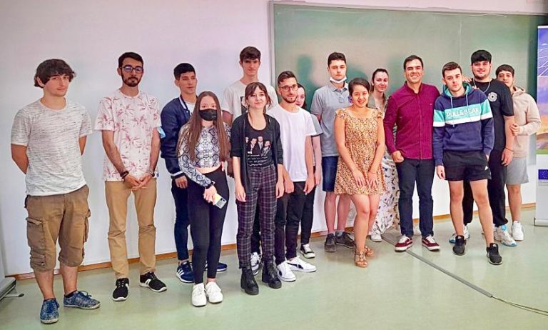 Puertollano: El concejal de Empleo destaca la importancia de la formación en una charla a los alumnos del programa ‘Reactiva’