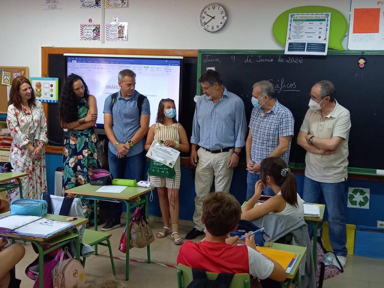 El Ayuntamiento de Ciudad Real y la Asociación Española Contra el Cáncer premian a la niña ganadora del concurso ‘The Funny Food Project’