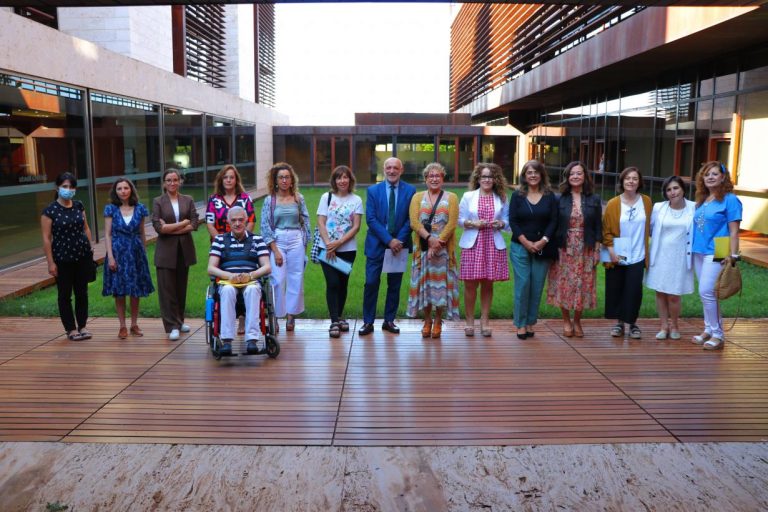 El Gobierno de Castilla-La Mancha edita una guía de entidades vinculadas a las enfermedades raras, fruto del trabajo de las entidades en colaboración con Sanidad