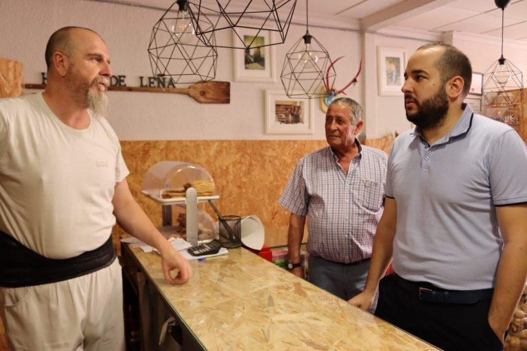 Miguel González: “Los socialistas estamos al lado de quienes apuestan por mantener sus negocios abiertos en los pequeños pueblos”