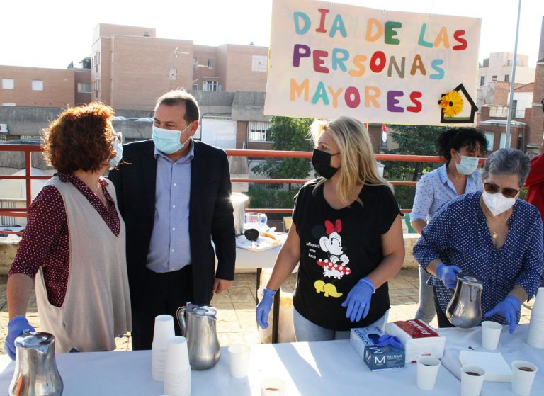 Puertollano: Actividades divulgativas e intergeneracionales en la Semana Cultural del Centro de Mayores «Margarita Salas»