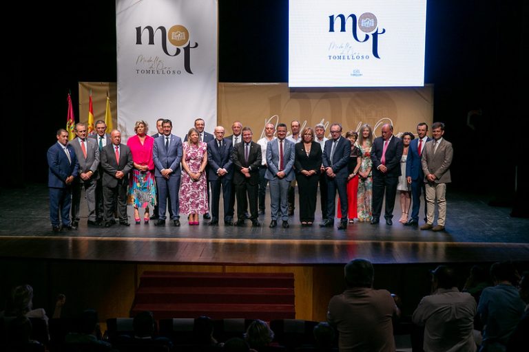 El presidente de Castilla-La Mancha considera que si se embotellara todo el vino que se produce en la región, el PIB aumentaría un 3%