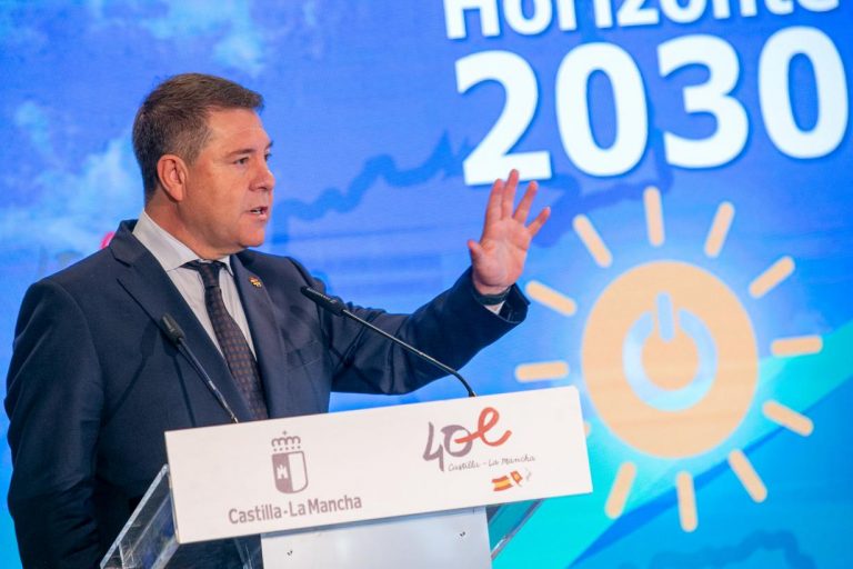 Emiliano García-Page inaugura la ampliación en la empresa Carosan, en Talavera de la Reina