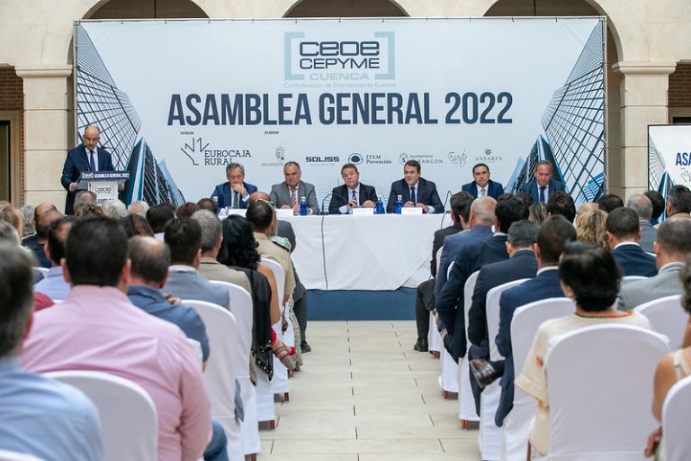 García-Page anuncia más ayudas para la conectividad de las empresas y celebra que “el 95% de los polígonos industriales” tendrá fibra óptica