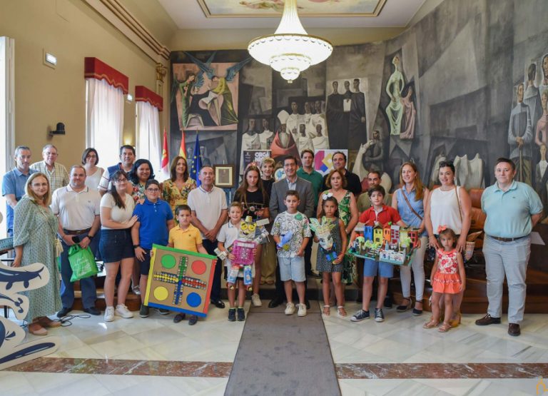 Caballero pide a los escolares ganadores de los premios RSU que sean agentes de cambio para preservar el medio natural