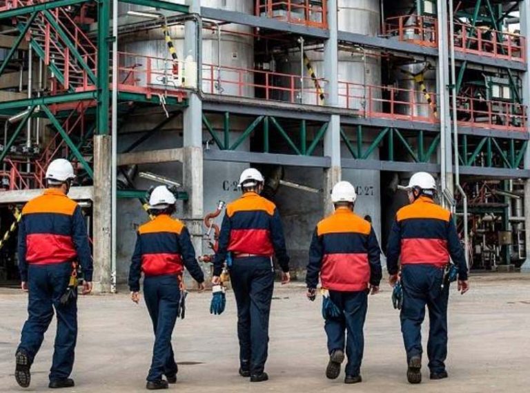 Repsol Puertollano publica una nueva oferta de cursos de operador de plantas químicas, operador de Seguridad y analista de laboratorio