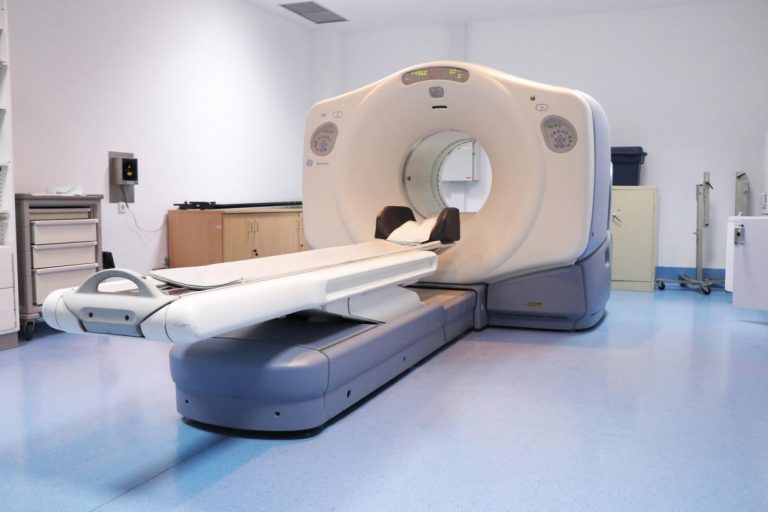 El Gobierno de Castilla-La Mancha licita los concursos para la adquisición de 19 equipos de alta tecnología sanitaria