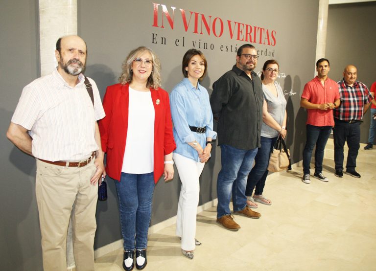 Puertollano: Palabra y fotografía en la exposición «In vino veritas» en el Museo García Rodero