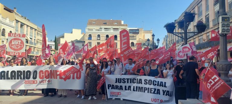 CCOO y UGT se manifiestan en C-LM para exigir subidas salariales y anuncian movilizaciones en otoño