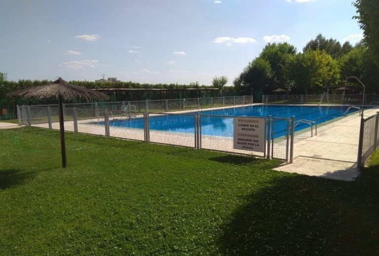 La piscina municipal de Torralba de Calatrava abre sus puertas y estrena las mejoras realizadas