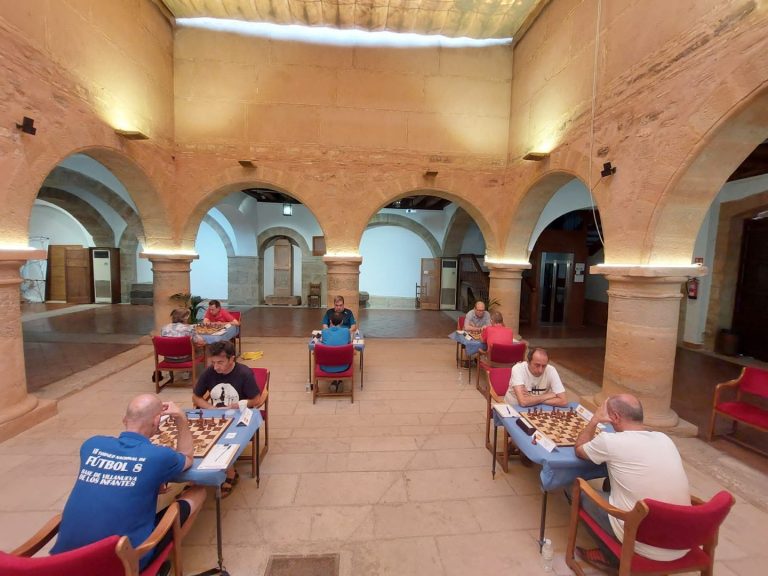 Acabó el regional de veteranos y femenino de ajedrez disputado en el bello marco del patio de la Alhóndiga del 22 al 24 de julio