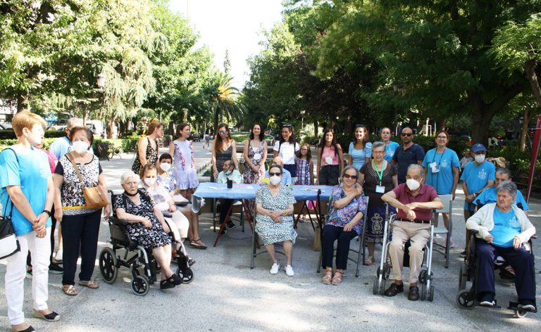Puertollano: Juegos tradicionales y talleres en el día del abuelo de la Asociación del Parkinson y Fundación Fuente Agria
