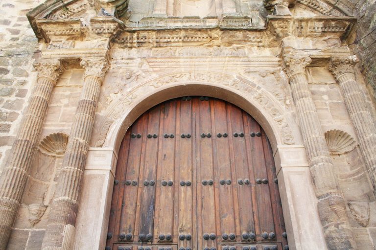 Puertollano: La puerta de la Parroquia de Nuestra Señora de la Asunción contará con nuevos clavos y remaches