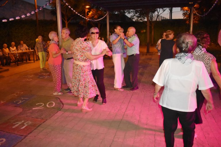 Pandorga: Baile de mayores en Larache y micro abierto en los Jardines del Prado