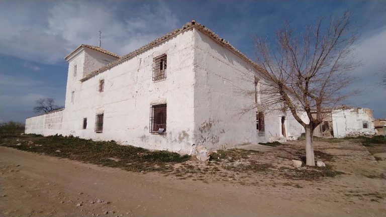 Propietarios y Ayuntamiento de Daimiel firman la donación de la Venta de Borondo