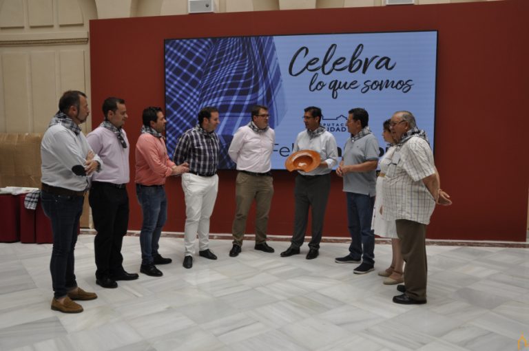 Caballero agradece a la Hermandad de Pandorgos su compromiso con las tradiciones y su defensa de la esencia manchega