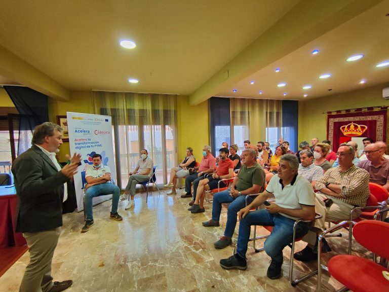 La Cámara de Comercio presenta la Oficina Acelera PYME y las Ayudas del Programa KIT DIGITAL en Villanueva de la Fuente