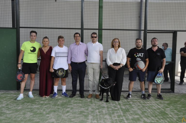 La Diputación aporta fondos para renovar la pista de pádel de Santa Cruz de los Cáñamos, el alumbrado público de 57 de sus calles y los accesos al pueblo