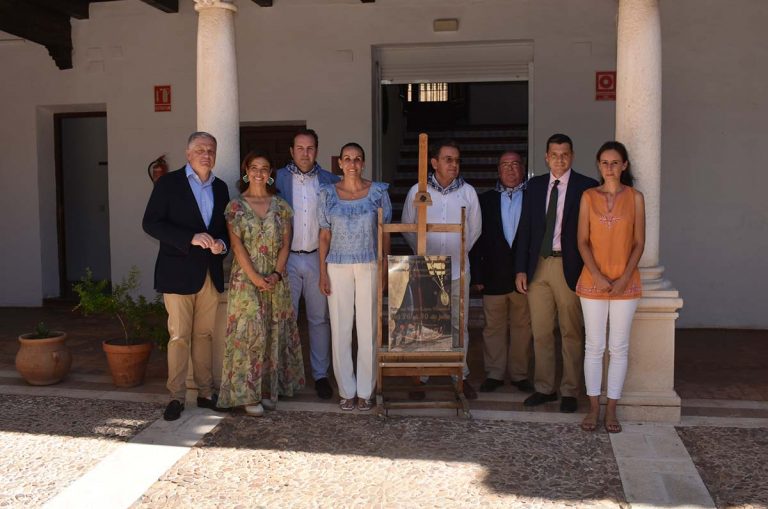 El Ayuntamiento de Ciudad Real asiste a la inauguración de la exposición “Una historia en pocas puntadas” organizada por la Hermandad de Pandorgos