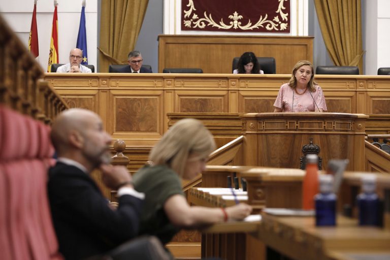 El Pleno de las Cortes respalda los “esfuerzos en inversión” en Sanidad frente a la pandemia y en los convenios con las entidades locales para los servicios sociales