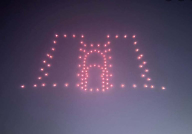 Ciudad Real disfrutó de la bella e hipnótica danza de cien drones