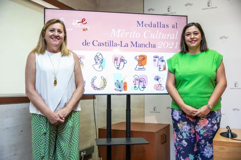 El Gobierno regional reconoce la labor de 21 representantes e instituciones que han destacado en el mundo de la cultura en el año 2021