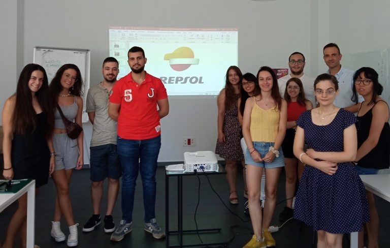 Repsol colabora con la Universidad de Castilla-La Mancha para mejorar la empleabilidad de los jóvenes