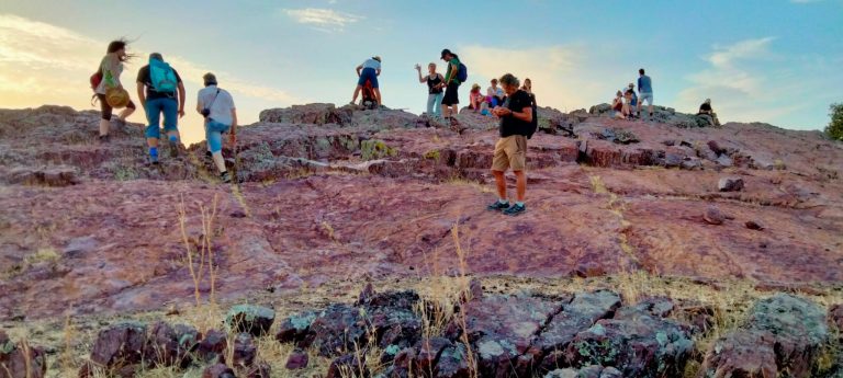 Fontanarejo acogió la presentación del libro «Guía Mágica de los Montes de Toledo»