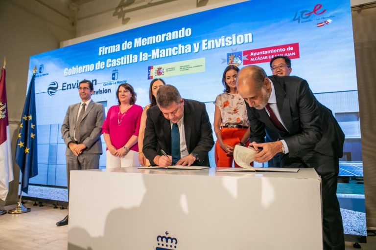 El acuerdo con Envision conllevará la generación de cerca de 700 empleos directos en el proyecto cooperativo de tres comunidades autónomas